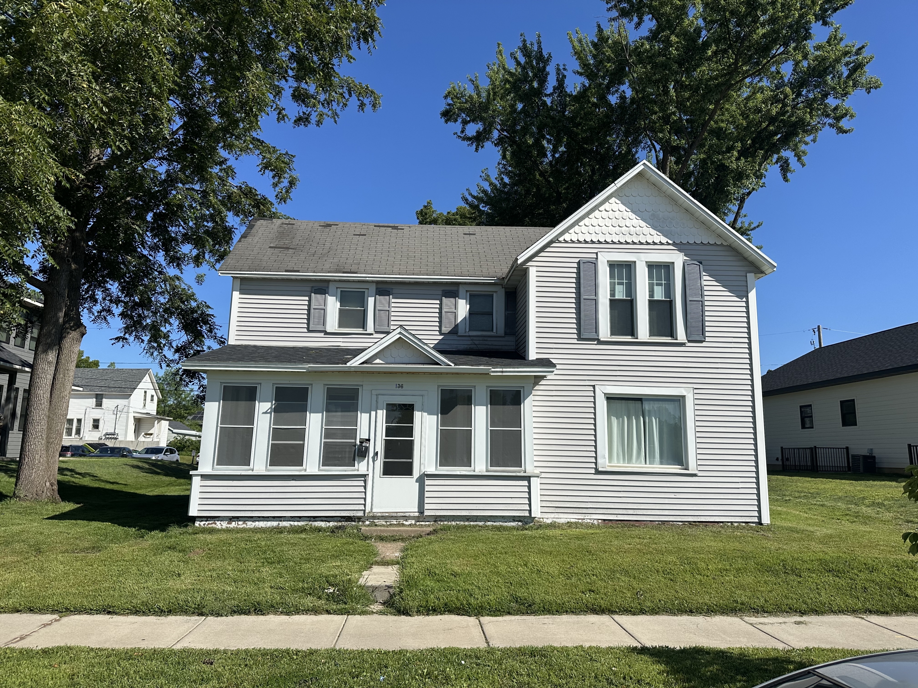 136 Chippewa Street 1/2